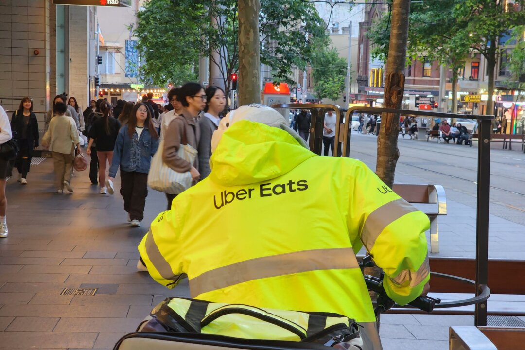 Australia’s Fair Work Mandates  Minimum Wage for Uber Eats, DoorDash Workers