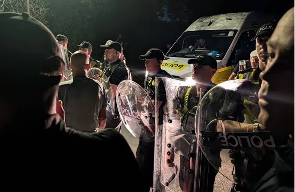 Protesters Block Roads in Portsmouth after 140 Migrants Arrive in Boat