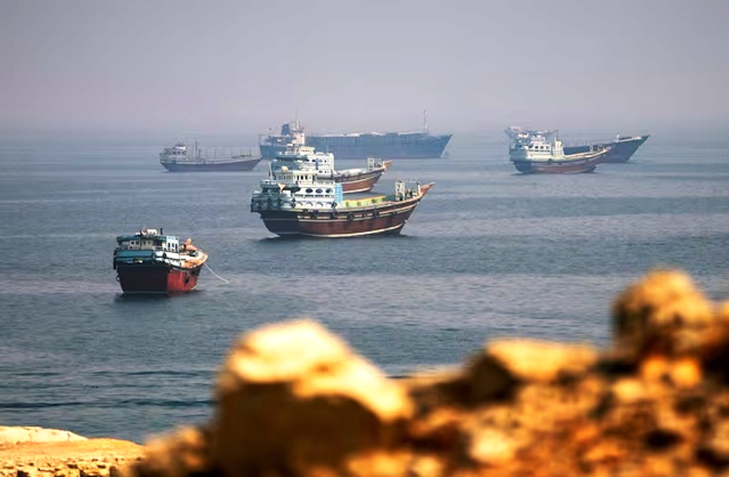 Vessels Trickle Through Strait of Hormuz as Middle East Conflict Persists