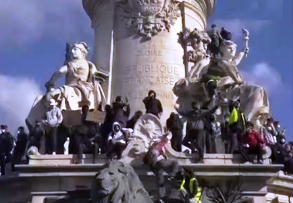 Donald Trump on Truth Social: France – Now and then. Make America Great Again!